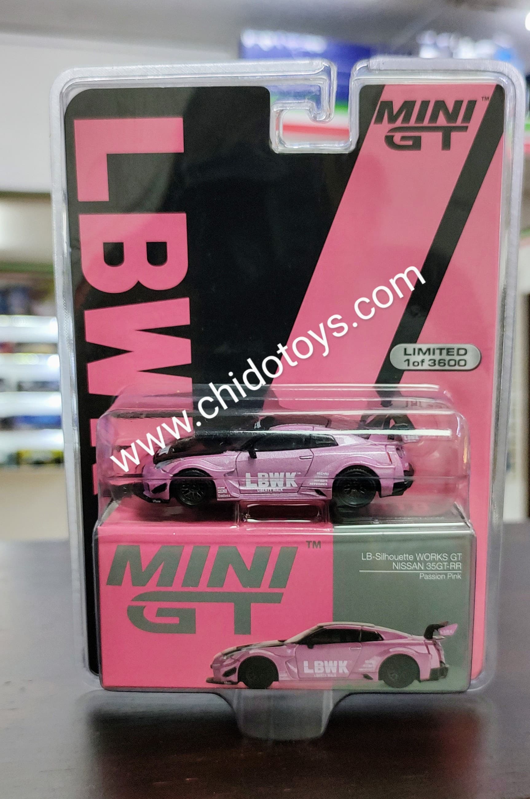 Auto a escala marca Mini GT, SET NISSAN 35GT - RR PASSION PINK - Chido Toys