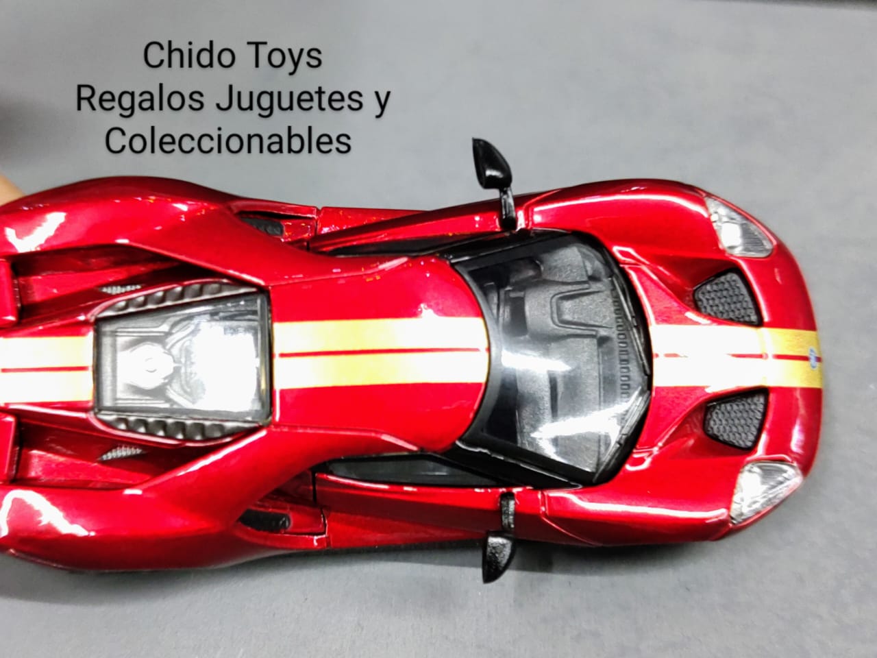 Auto a escala marca Mini GT & TARMAC WORKS, modelo Ford GT Liquid Red - Chido Toys