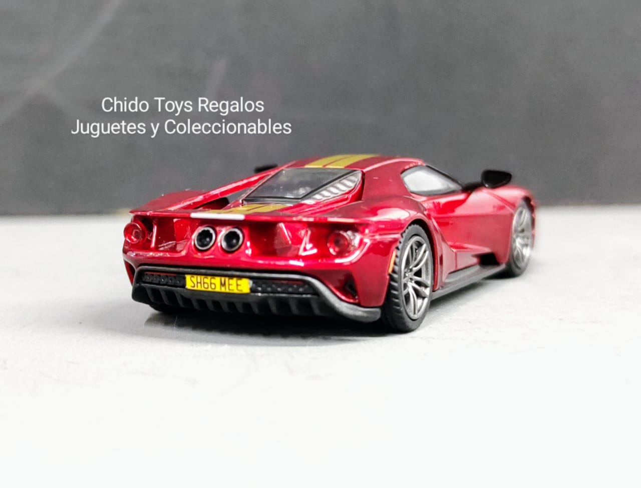 Auto a escala marca Mini GT & TARMAC WORKS, modelo Ford GT Liquid Red - Chido Toys