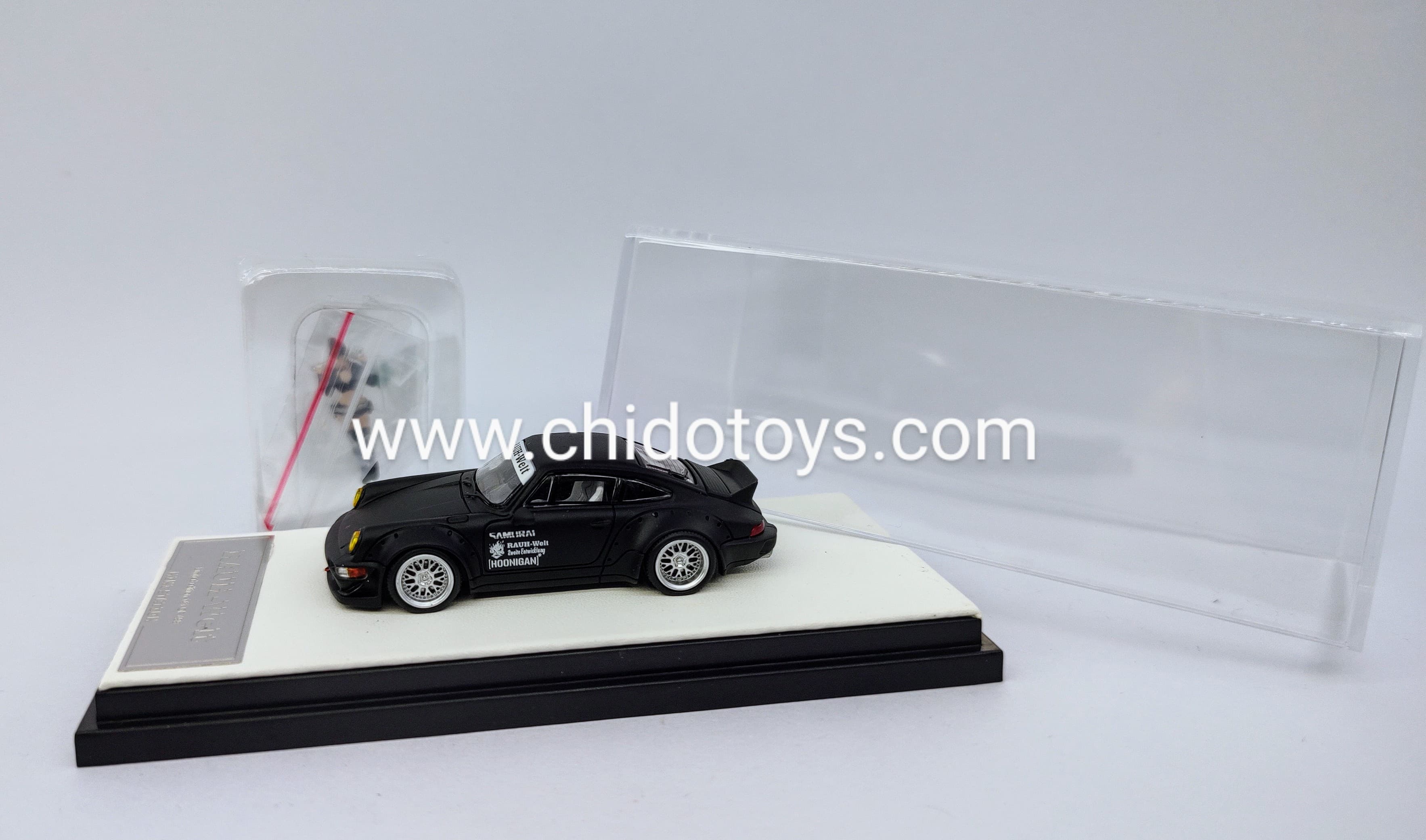 Auto a escala marca Mini Station, Modelo RWB 964 Samurai Black, Cola de Pato - Chido Toys