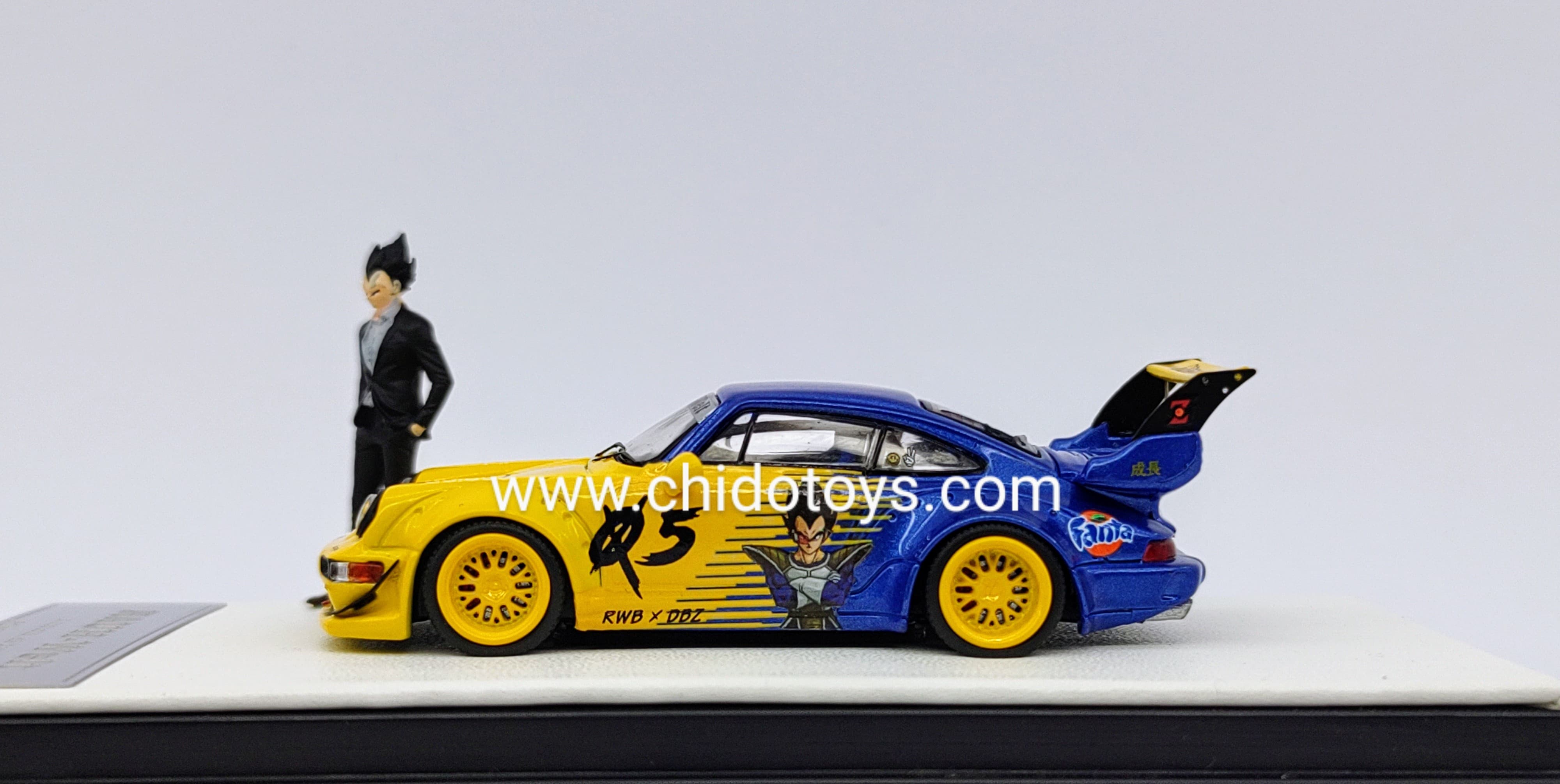 Auto a escala marca Mini Station modelo RWB Vegeta - Chido Toys