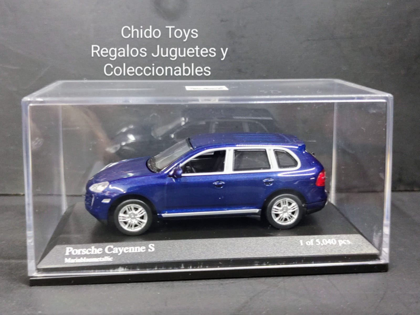 Auto a escala marca Minichamps, modelo Porsche Cayenne GTS 2007, edad 14+ - Chido Toys