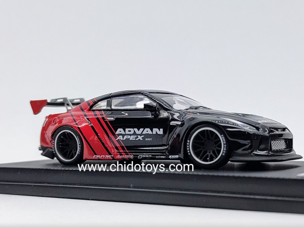 Auto a escala marca mymodelcollect, Modelo GTR R - 35 - Chido Toys