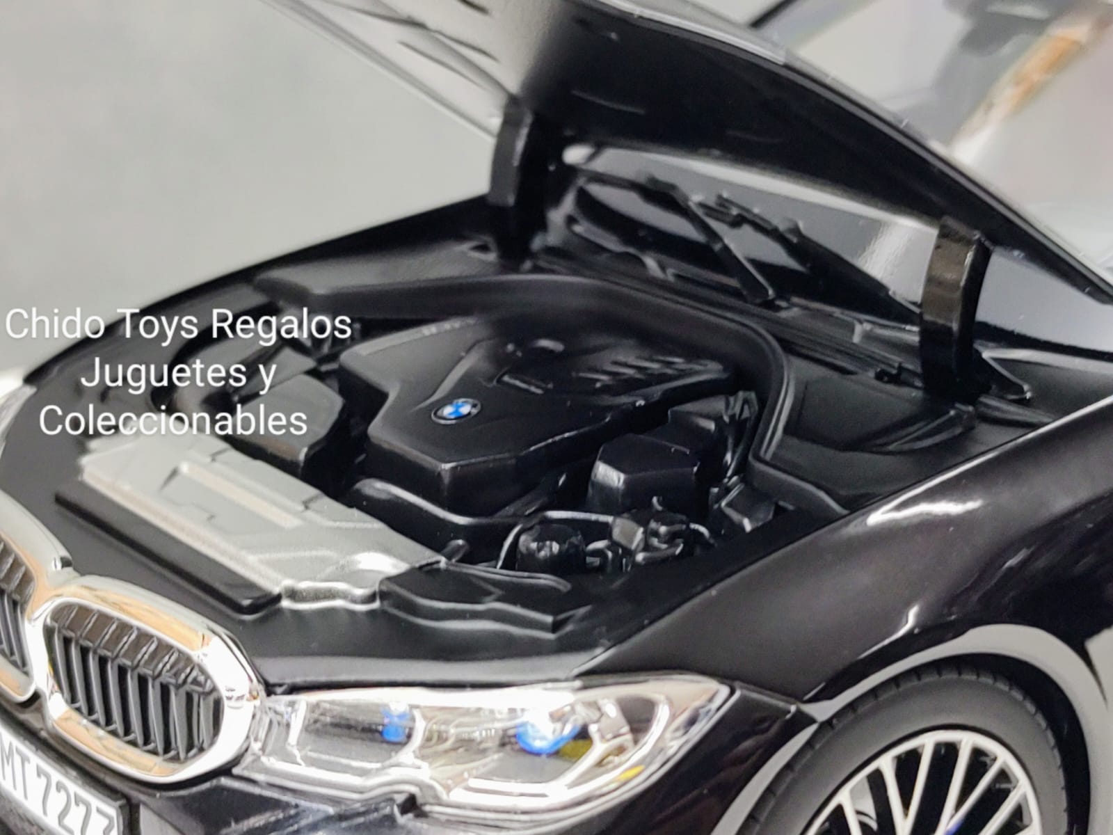 Auto a escala marca NOREV Modelo BMW, SERIE 3 (G20) 330i 2019 - Chido Toys