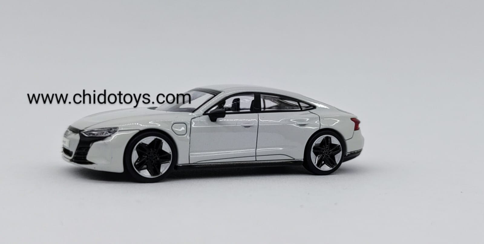 Auto a escala marca PARA64, Modelo Audi RS e - tron GT 2021 - Chido Toys