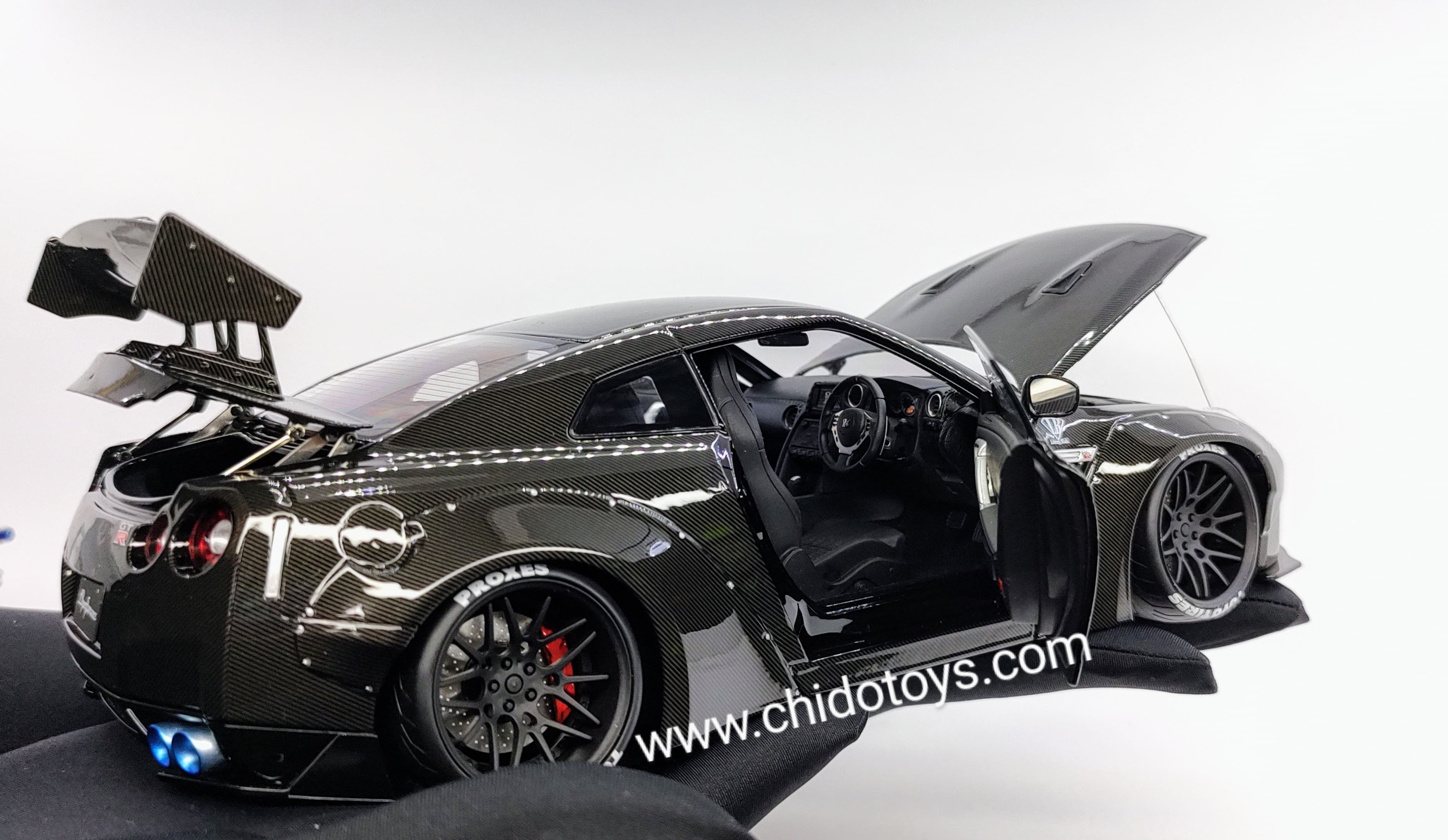 Auto a escala marca PGM, Modelo Nissan LBWK GT - R R35 excluisivo HEC 2024 - Chido Toys