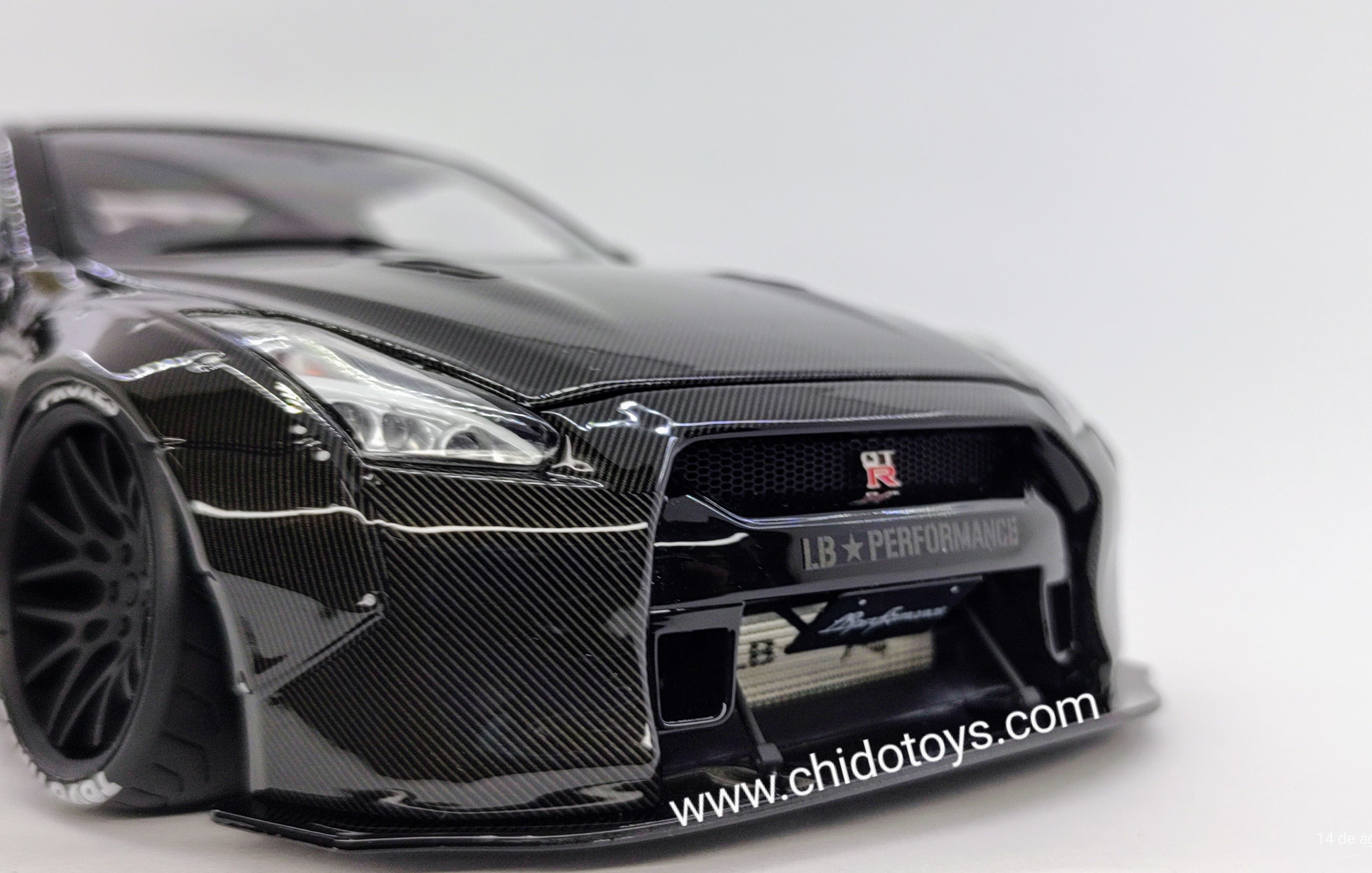 Auto a escala marca PGM, Modelo Nissan LBWK GT - R R35 exclusivo HEC 2024 - Chido Toys