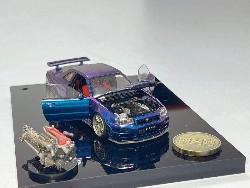 Auto a escala marca PGM x Onemodel R34 Z - Tune camaleon. - Chido Toys