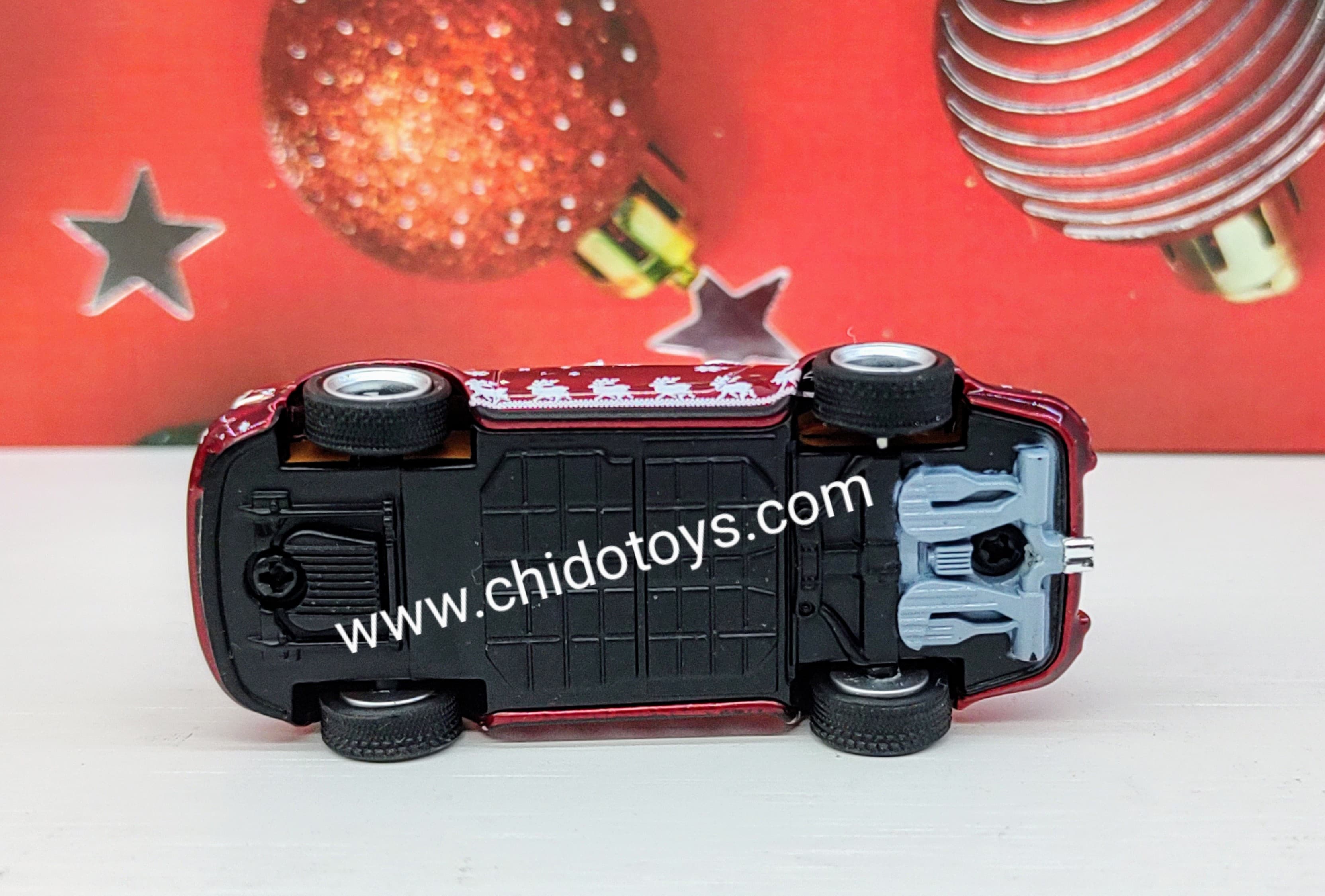 Auto a escala marca POPRACE, Modelo Singer Navidad - Chido Toys