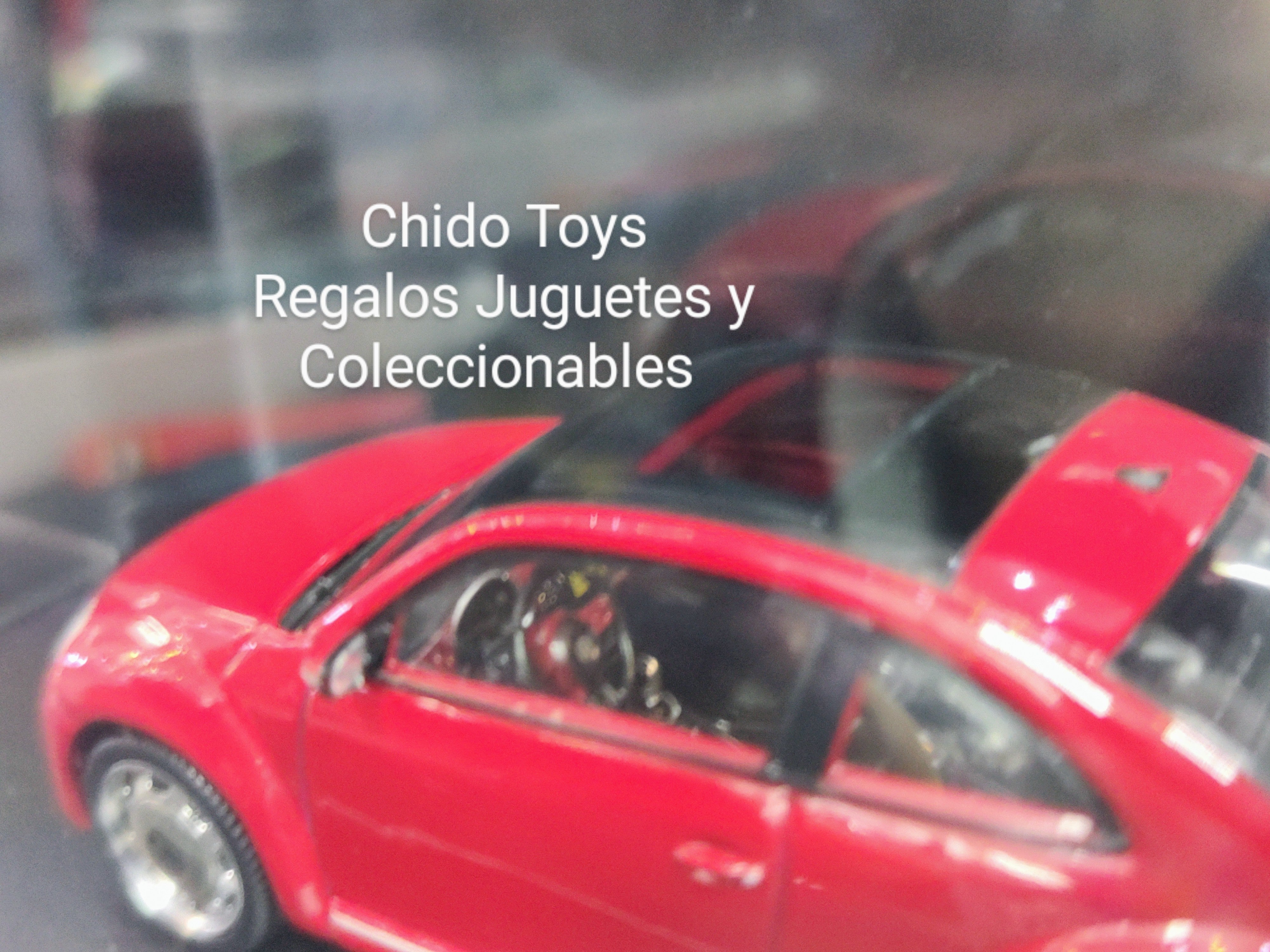 Auto a escala marca Schuco, modelo Beetle. - Chido Toys