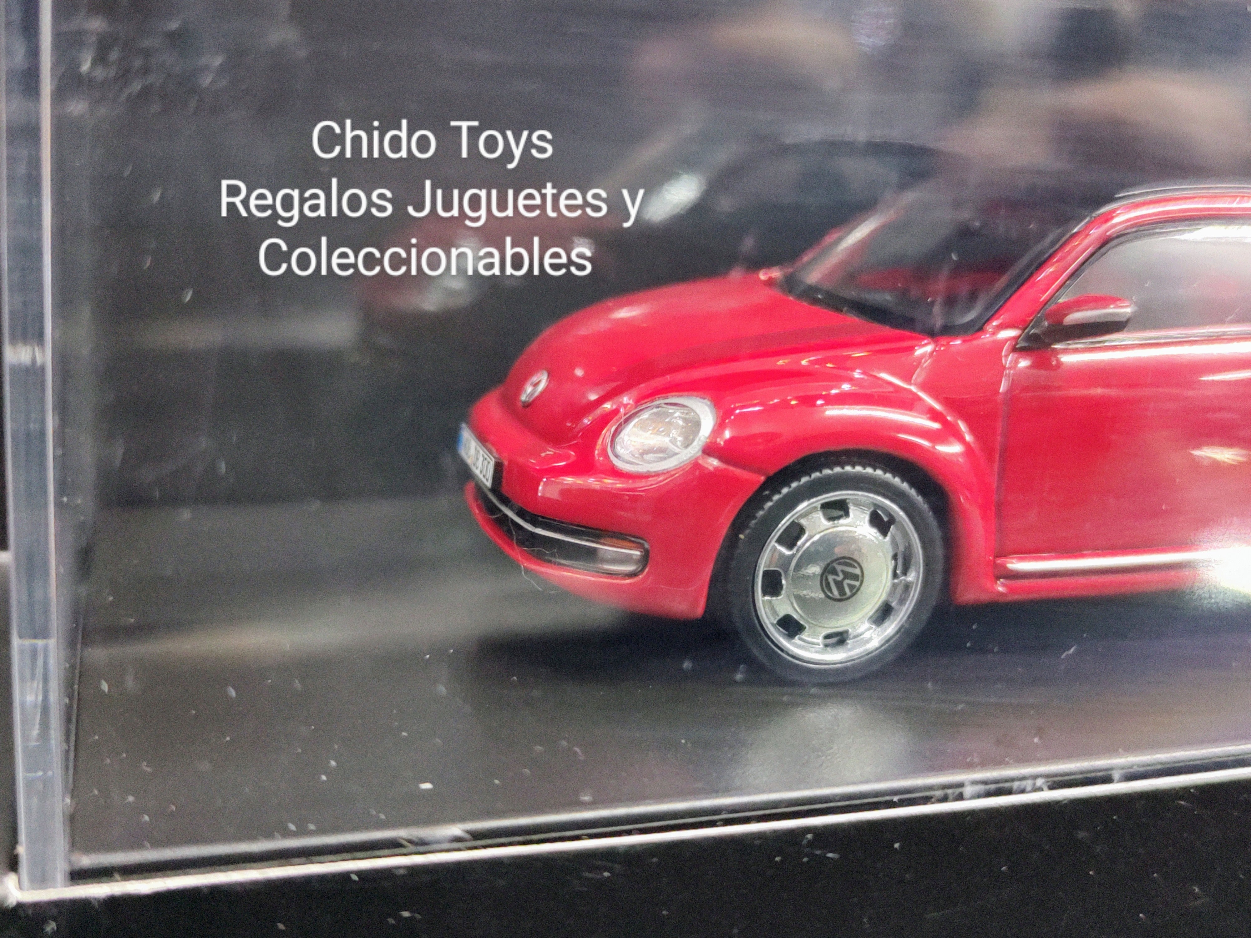 Auto a escala marca Schuco, modelo Beetle. - Chido Toys