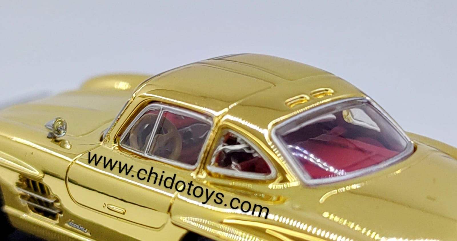 Auto a escala marca SEEKER modelo 300SL W198 - Chido Toys