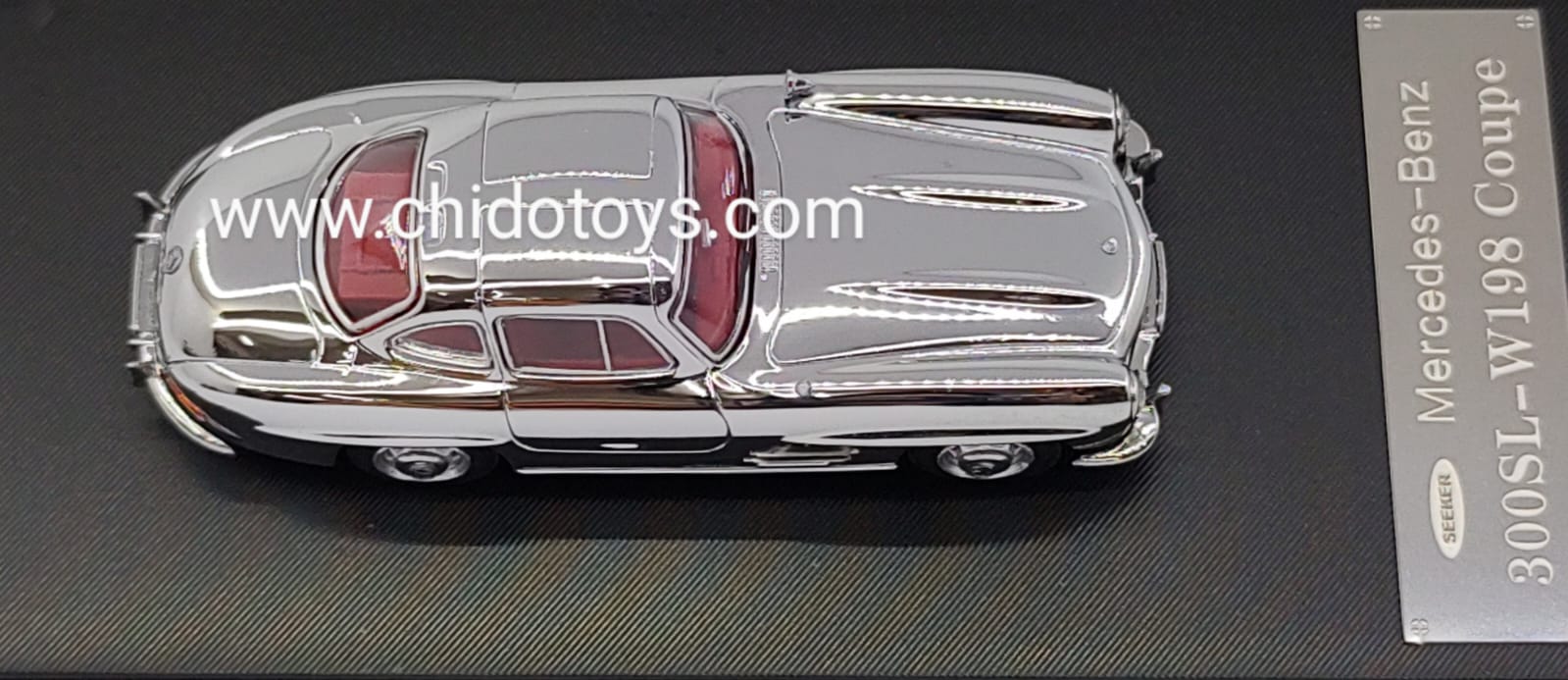 Auto a escala marca SEEKER modelo 300SL W198 - Chido Toys