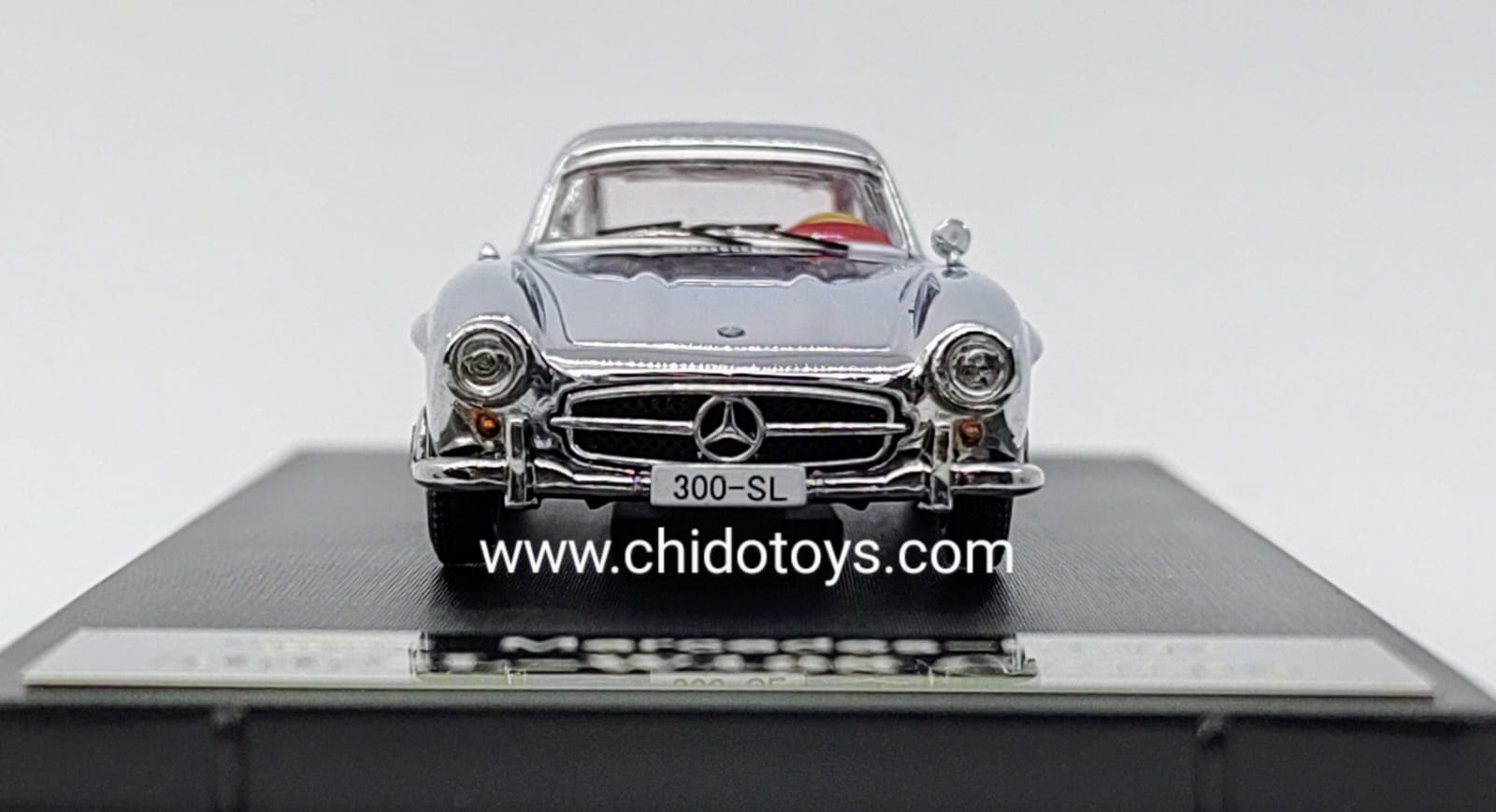 Auto a escala marca SEEKER modelo 300SL W198 - Chido Toys