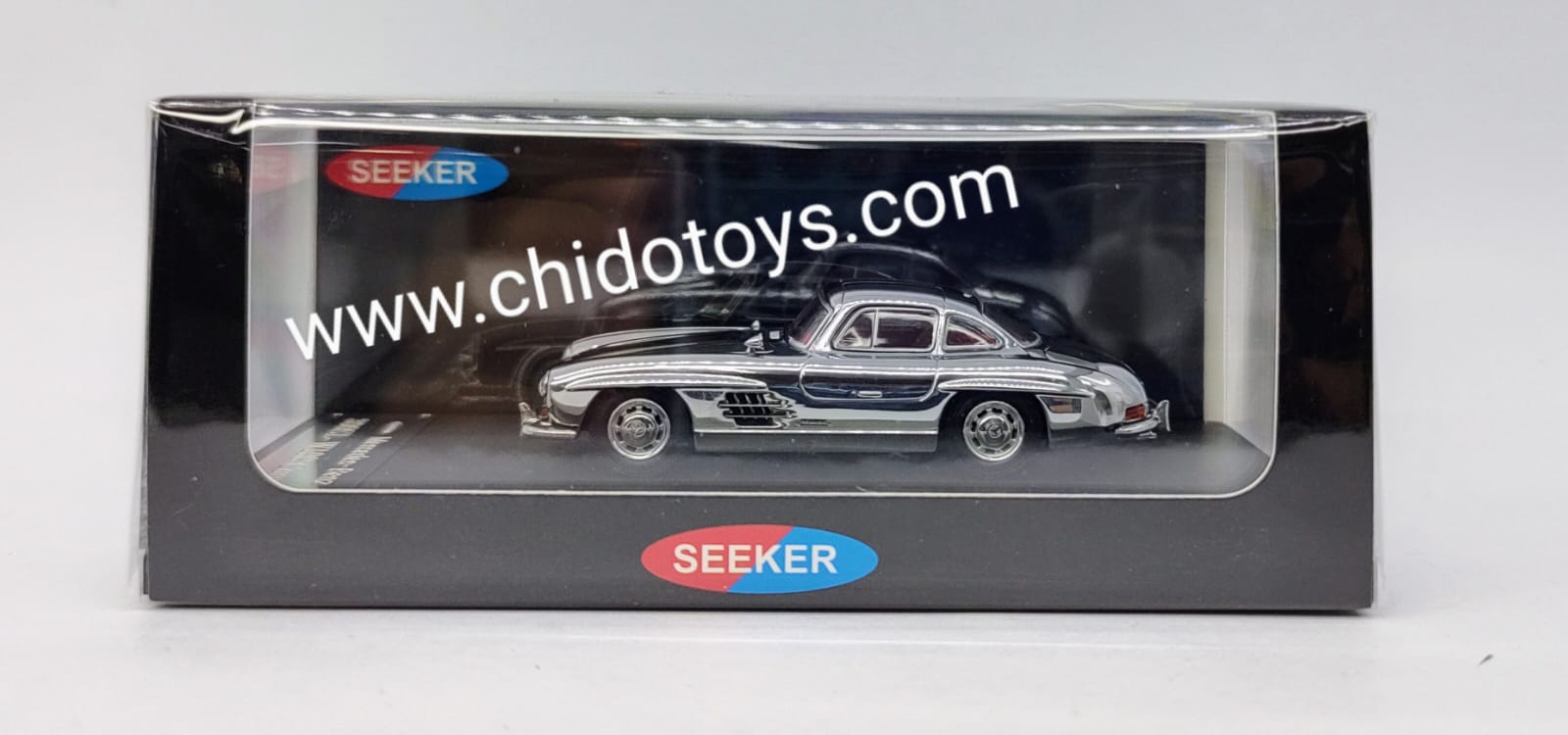 Auto a escala marca SEEKER modelo 300SL W198 - Chido Toys