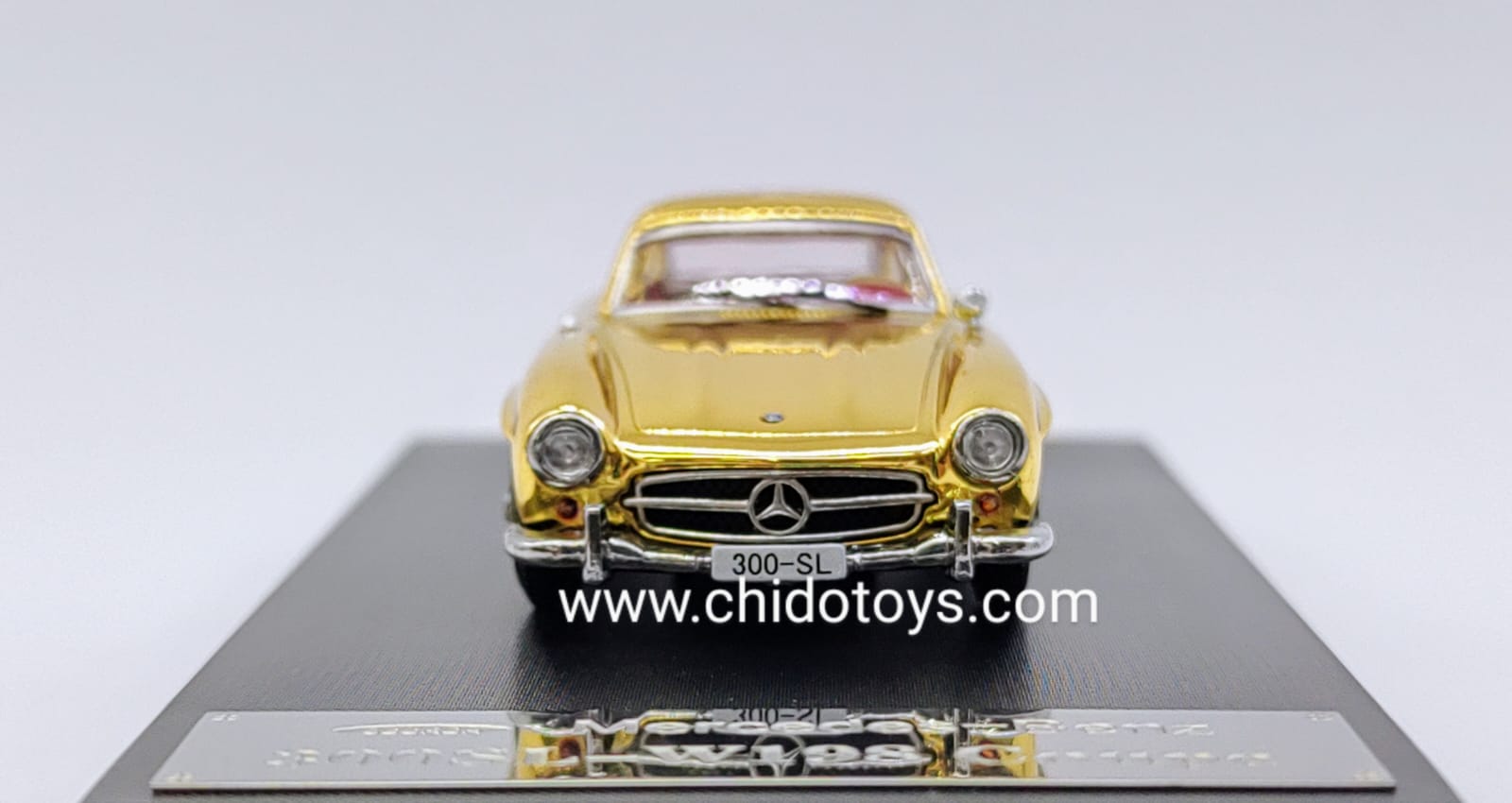 Auto a escala marca SEEKER modelo 300SL W198 - Chido Toys