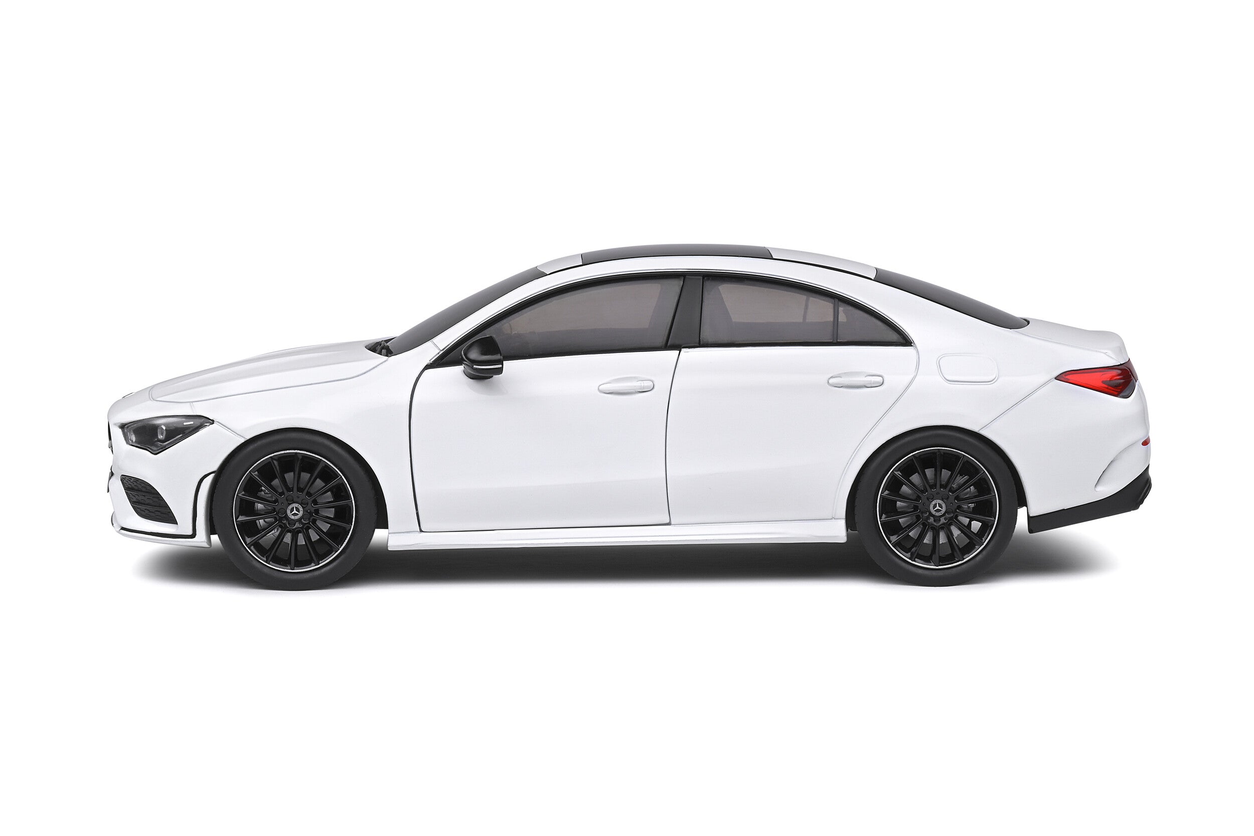 Auto a escala marca Solido Modelo MERCEDES - BENZ CLA (C118) AMG LINE – 2019 - Chido Toys