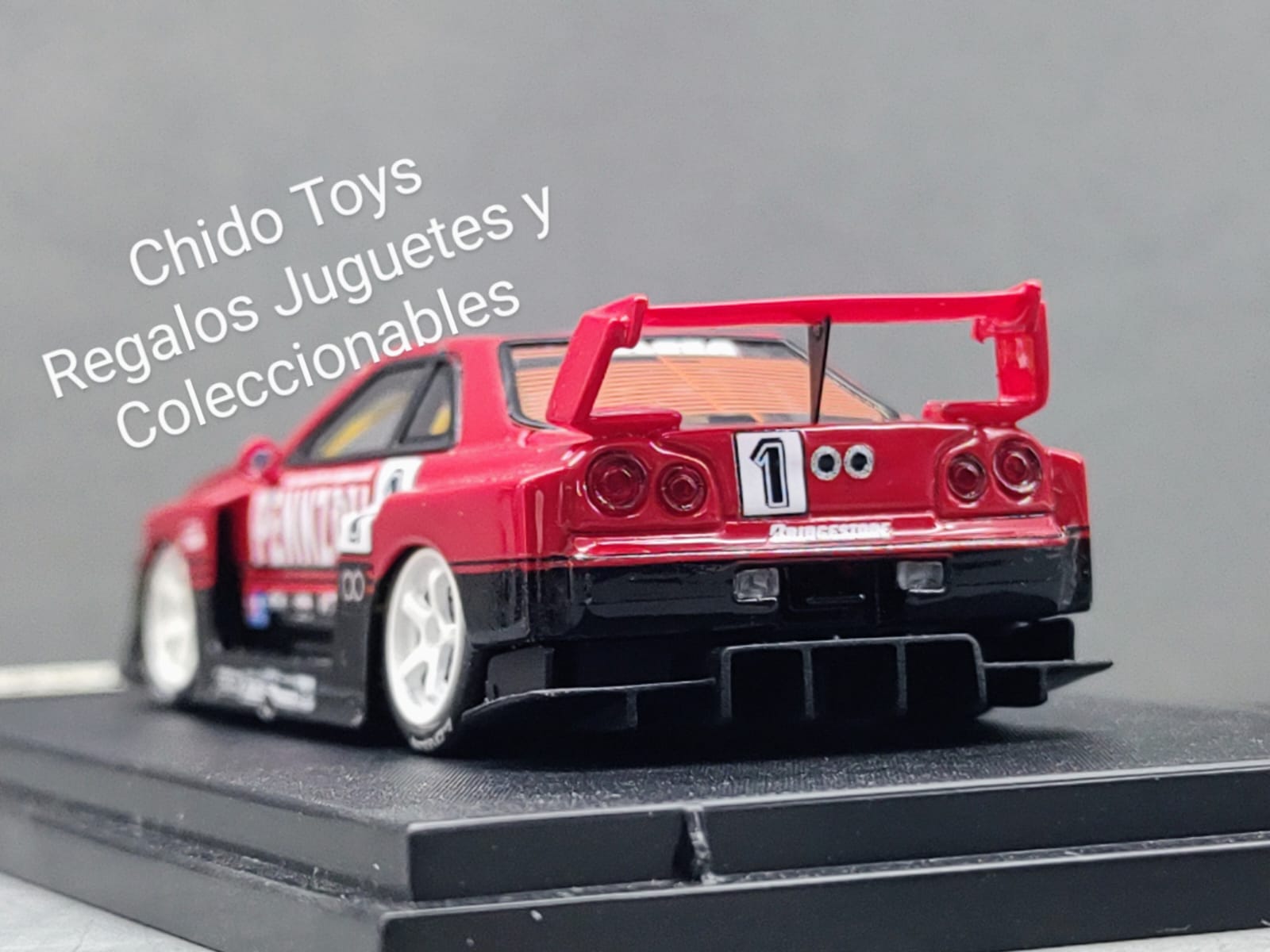 Auto a escala marca Stance Hunters High Rev Series, Modelo Nissan Skyline GTR34LBWK - ER34 Rojo - Chido Toys