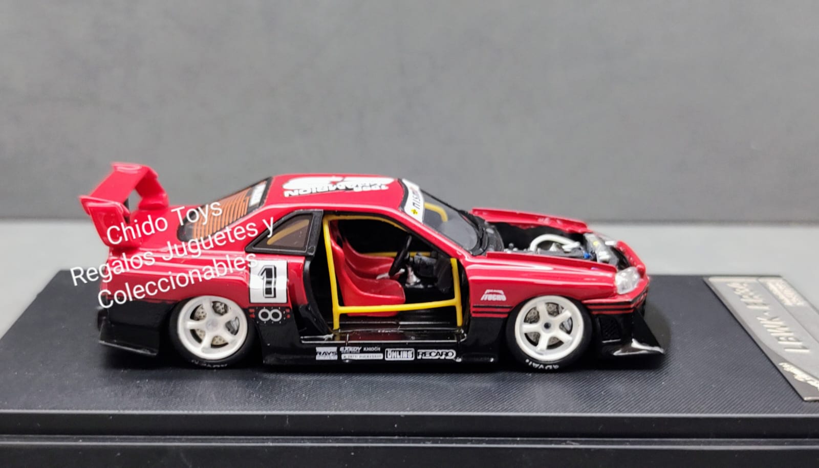 Auto a escala marca Stance Hunters High Rev Series, Modelo Nissan Skyline GTR34LBWK - ER34 Rojo - Chido Toys