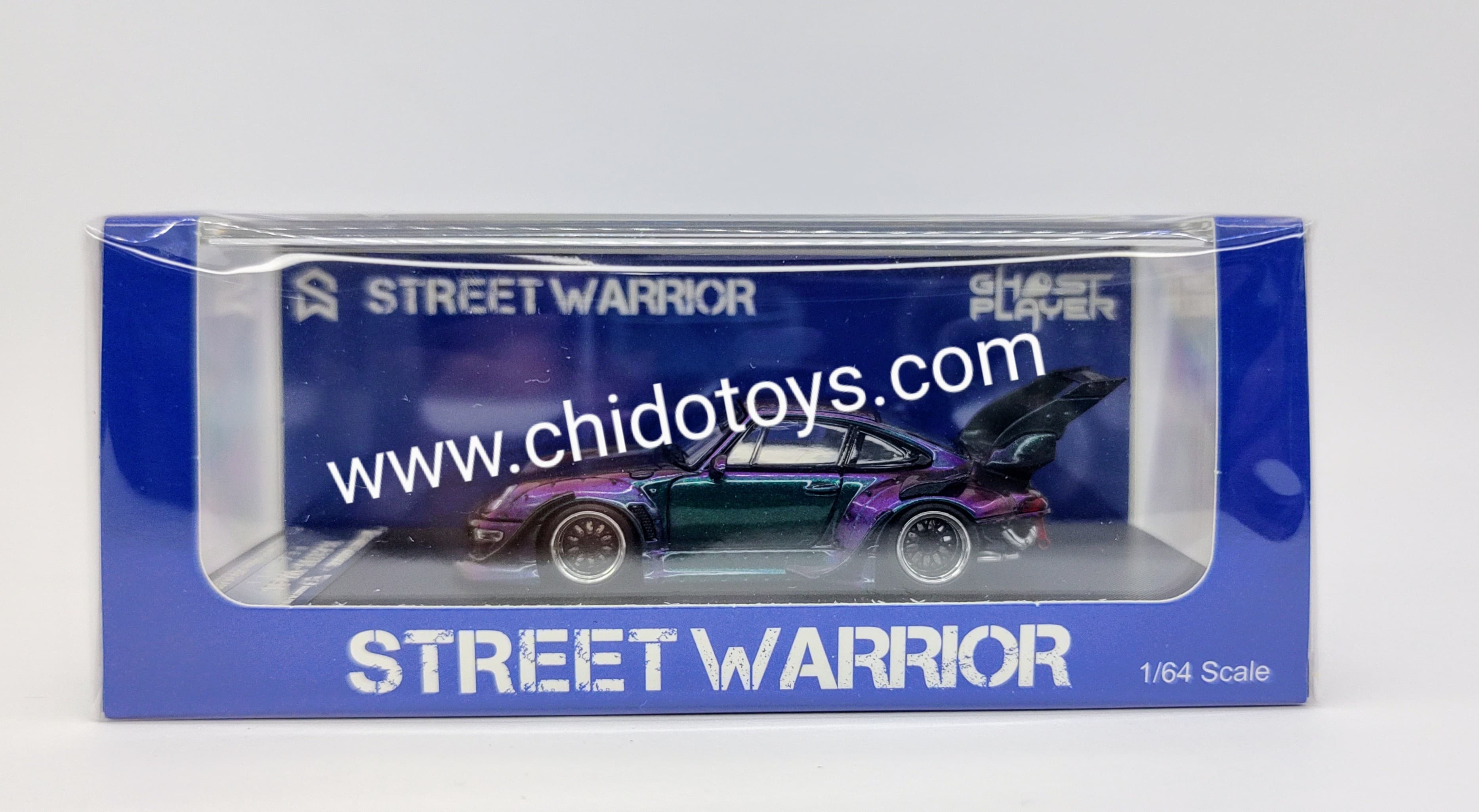 Auto a escala marca Steet Weapon, Modelo RWB 993, Camaleón, Doble Alerón - Chido Toys