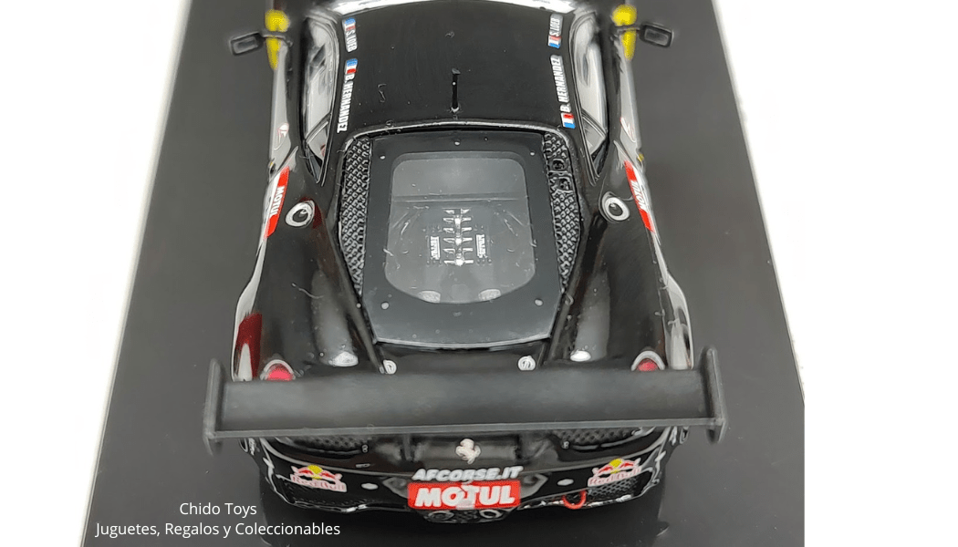 Auto a escala marca Tarmac - Ixo modelo Ferrari 458 Italia Red Bull negro - Chido Toys