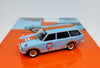 Auto a escala marca Tarmac Works modelo Datsun Bluebird 510 Wagon Gulf - Chido Toys