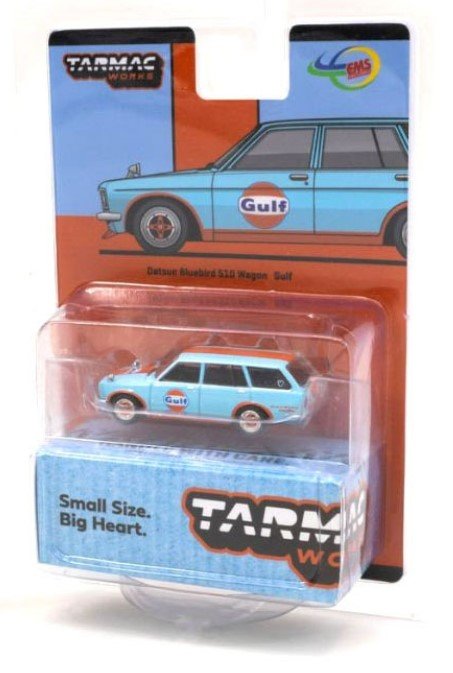 Auto a escala marca Tarmac Works modelo Datsun Bluebird 510 Wagon Gulf - Chido Toys