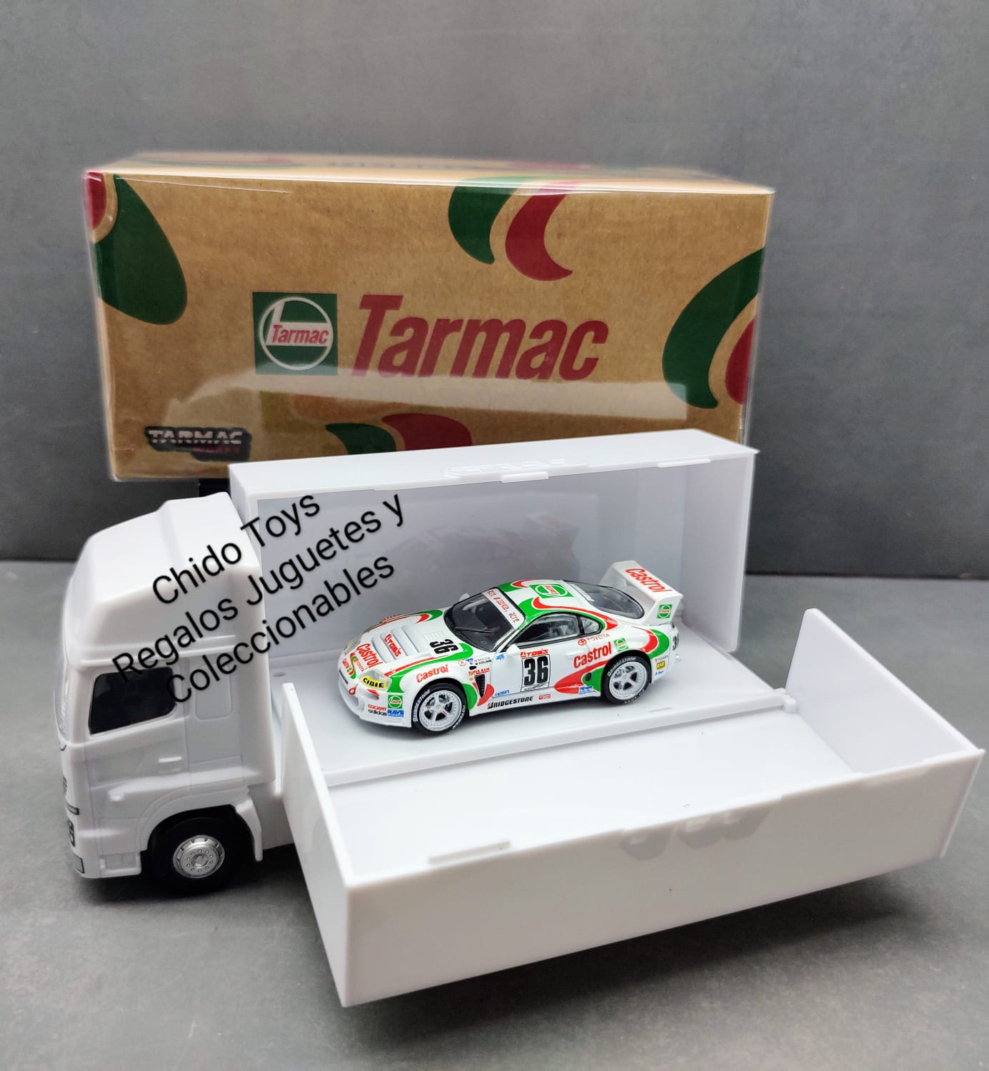 Auto a escala marca Tarmac Works, Modelo Toyota Supra GT JGTC 1995 M. Sekiya / M. Krumm con embalaje de camión - Chido Toys