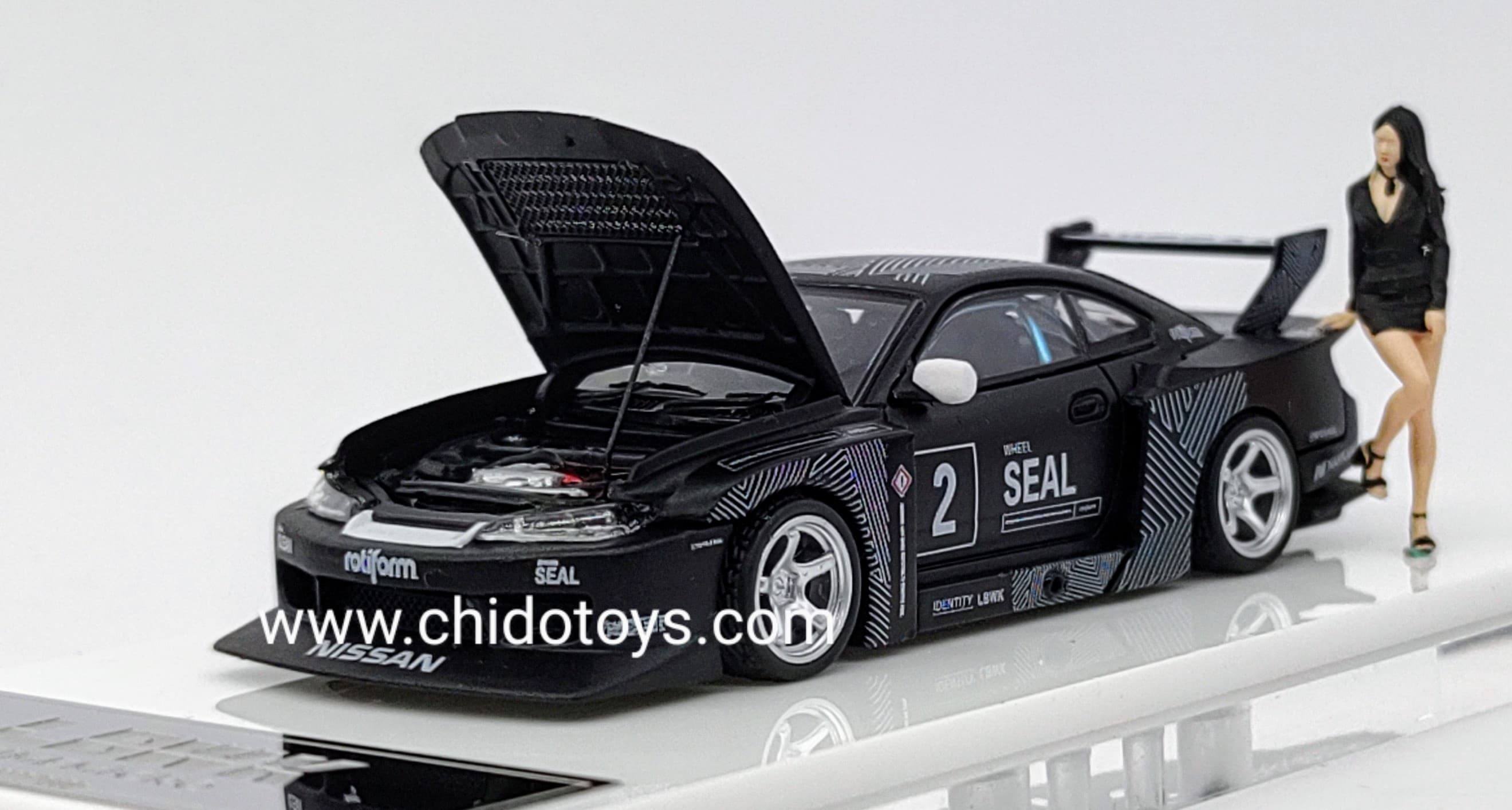 Auto a escala marca Time Micro, Modelo LBWK S15 Black series - Chido Toys