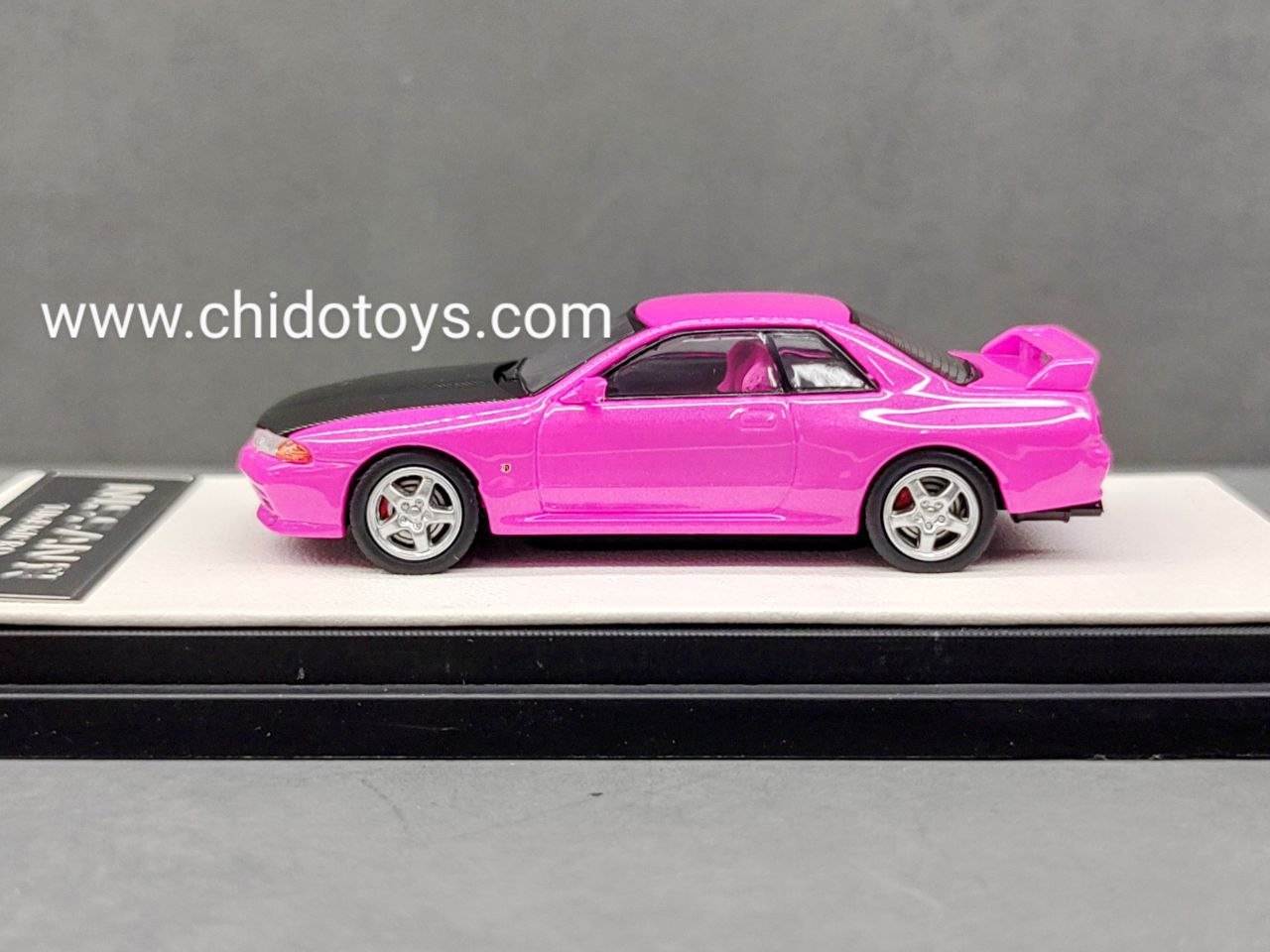 Auto a escala marca Time Micro Modelo Nissan GTR R32 Rose Pink - Chido Toys