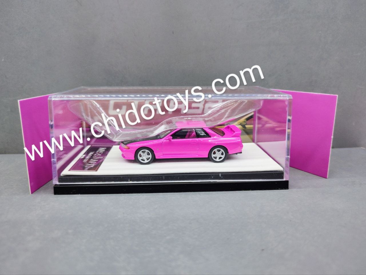 Auto a escala marca Time Micro Modelo Nissan GTR R32 Rose Pink - Chido Toys