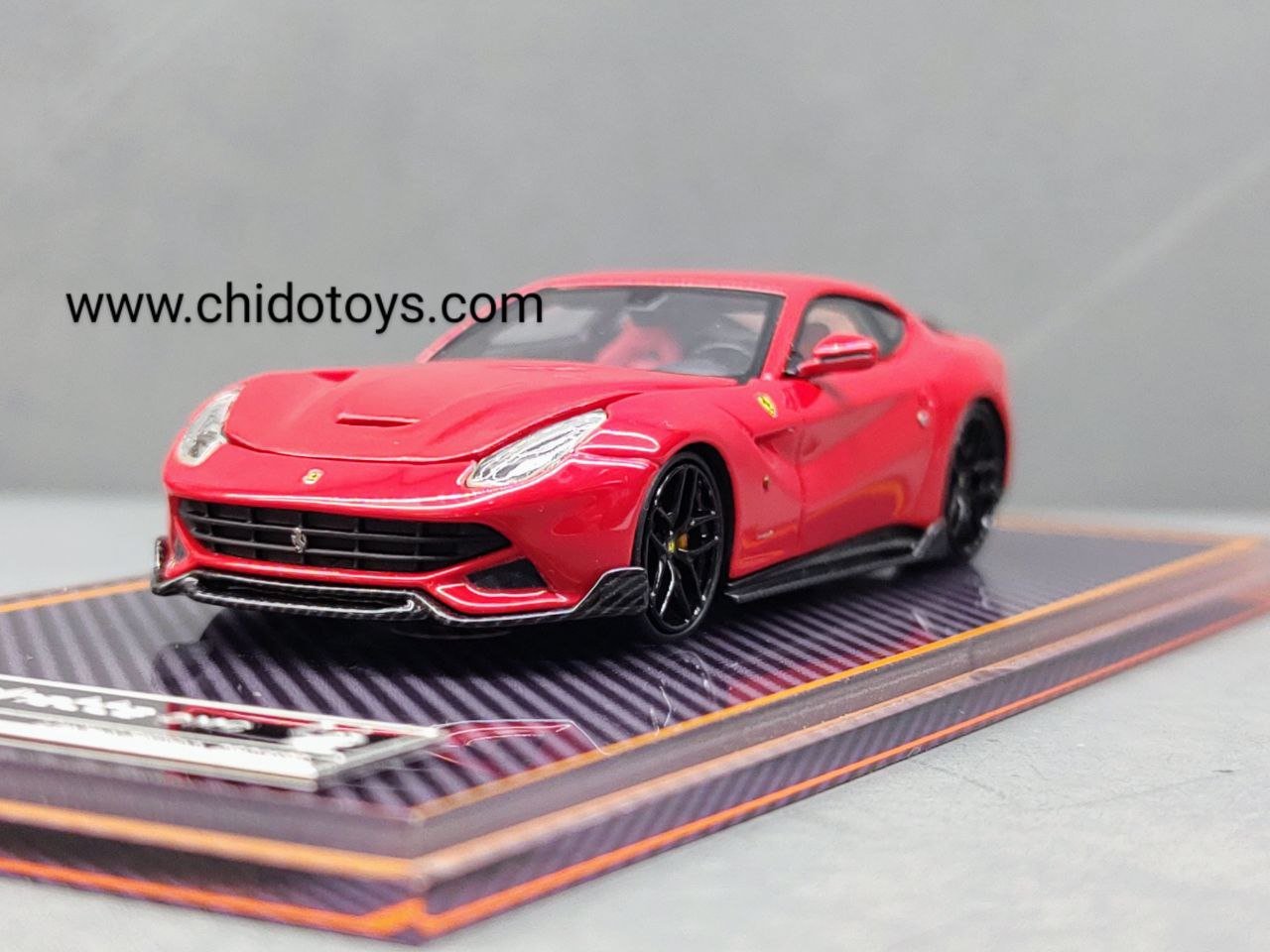 Auto a escala marca U2 modelo Ferrari DMC F12. - Chido Toys