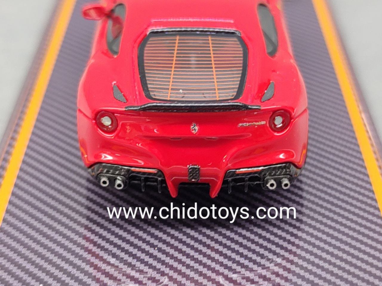 Auto a escala marca U2 modelo Ferrari DMC F12. - Chido Toys
