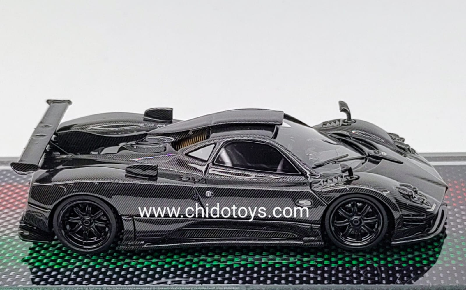 Auto a escala marca U2, Modelo Pagani Zonda 760LH - Chido Toys