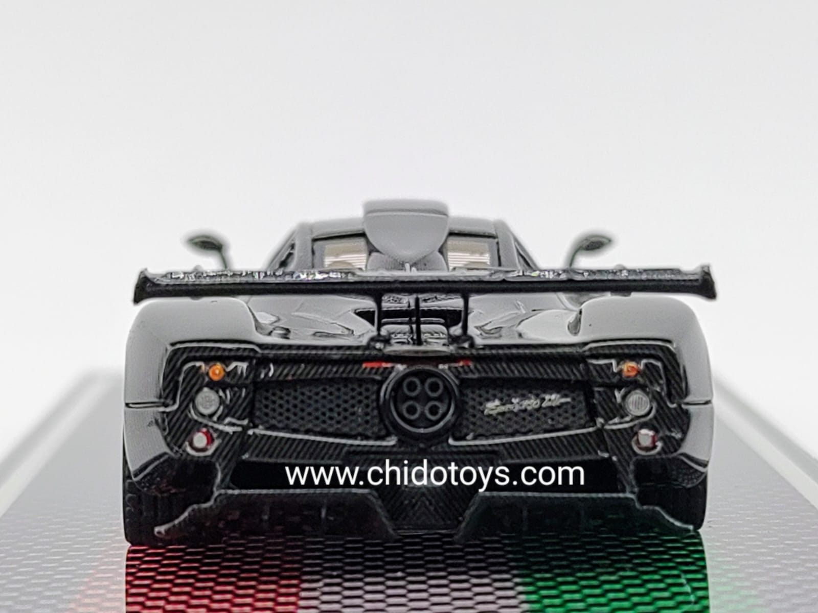 Auto a escala marca U2, Modelo Pagani Zonda 760LH - Chido Toys