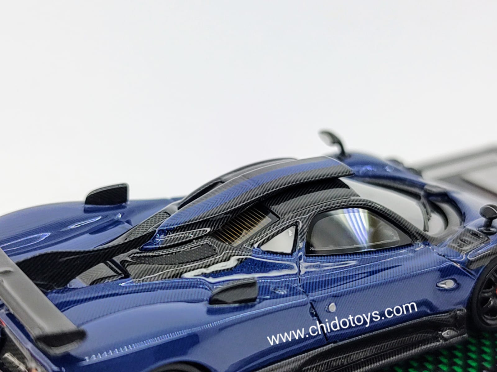 Auto a escala marca U2, Modelo Pagani Zonda 760LH - Chido Toys