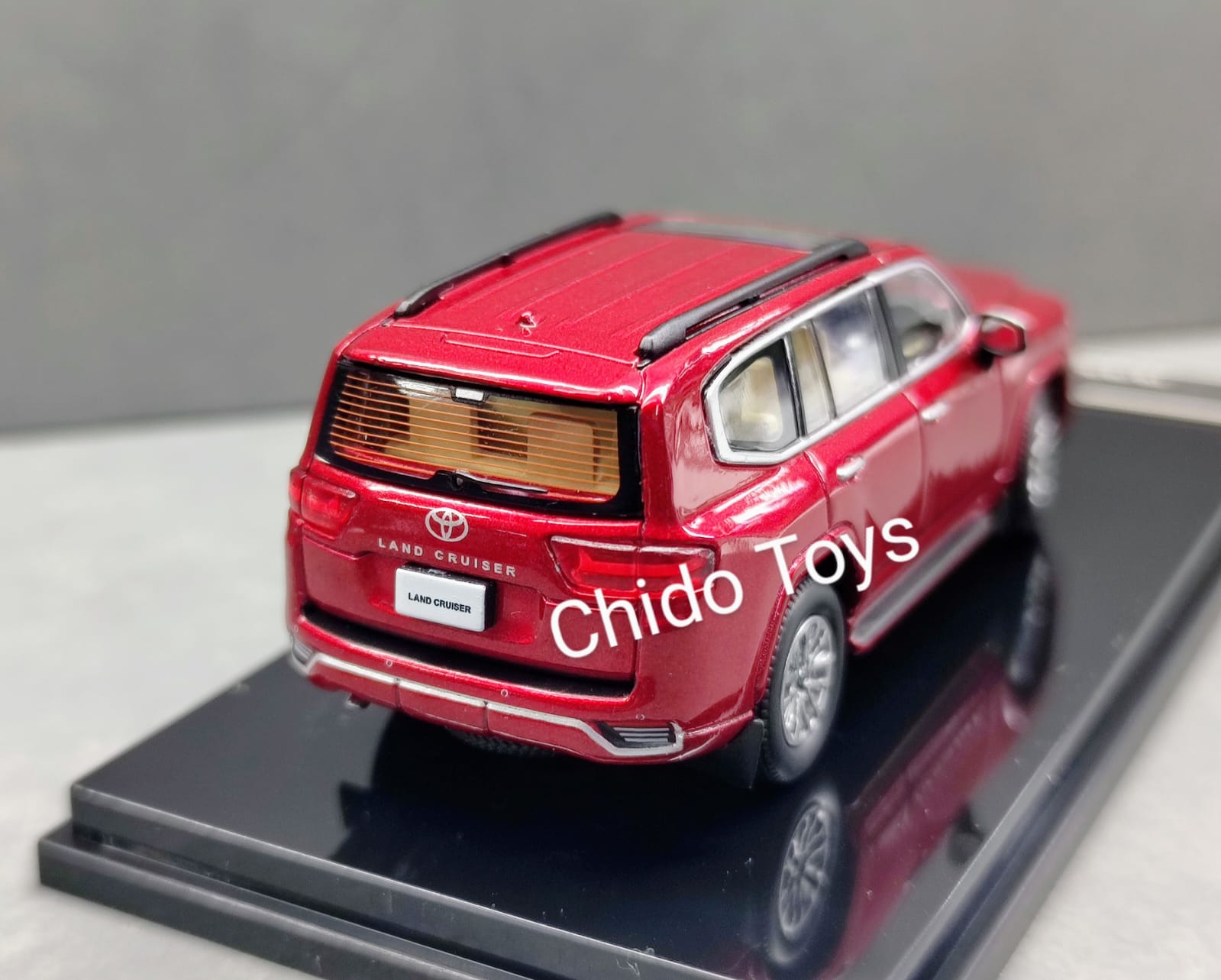 Auto a escala marca Unique Model modelo Toyota Land Cruiser LC300. - Chido Toys