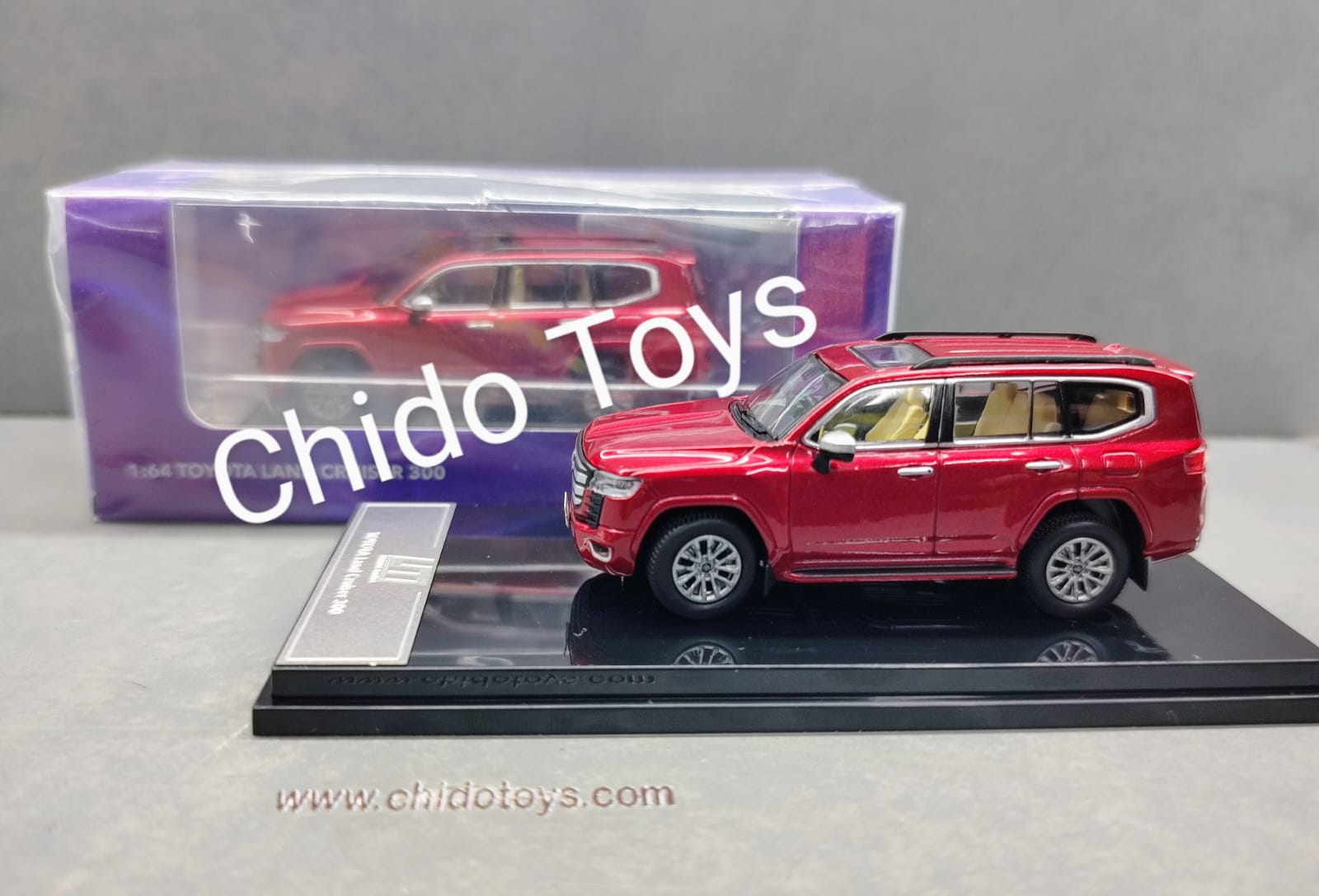 Auto a escala marca Unique Model modelo Toyota Land Cruiser LC300. - Chido Toys