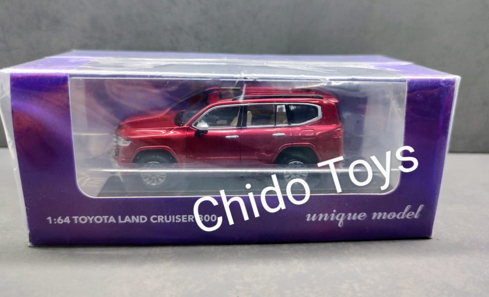 Auto a escala marca Unique Model modelo Toyota Land Cruiser LC300. - Chido Toys