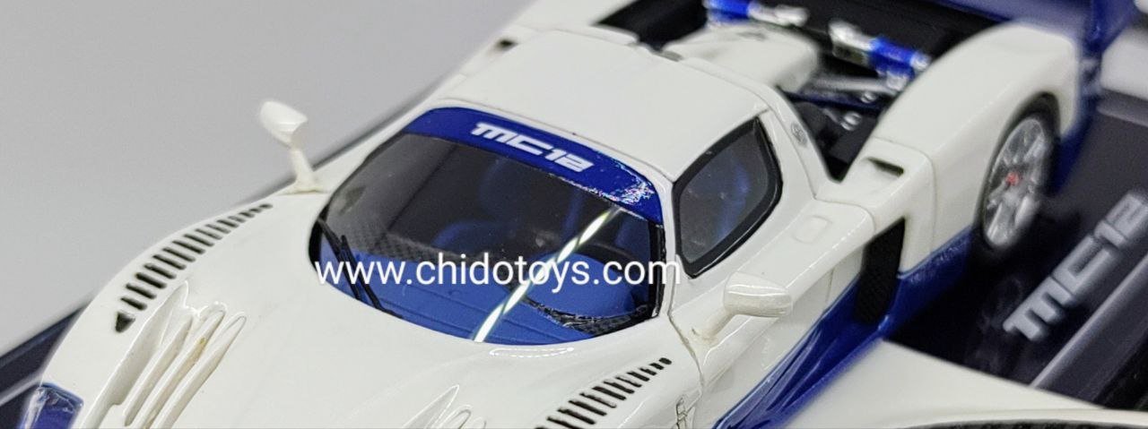 Auto a escala marca YM Model, Modelo Maserati MC12 - Chido Toys