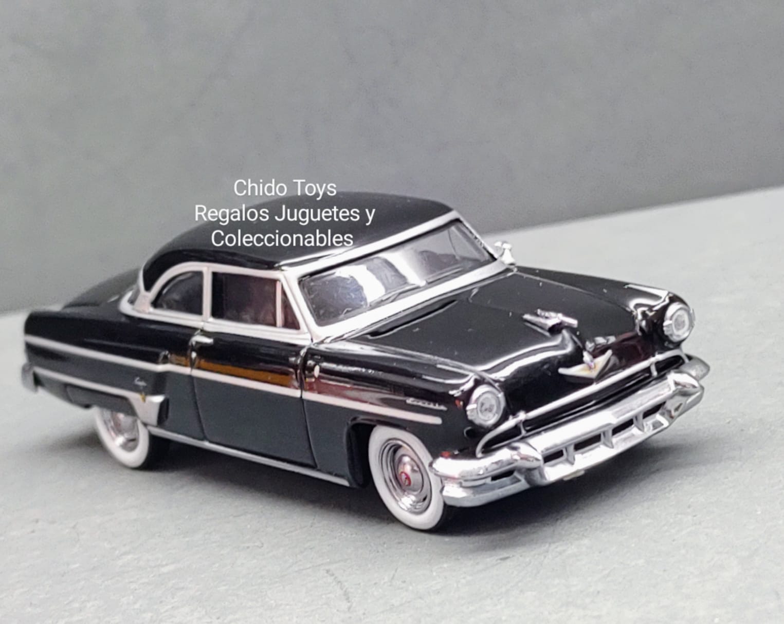 Auto a escala Mini GT, Modelo Lincoln Capri 1954 Black - Chido Toys