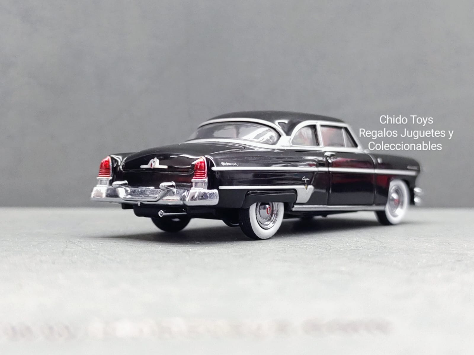 Auto a escala Mini GT, Modelo Lincoln Capri 1954 Black - Chido Toys