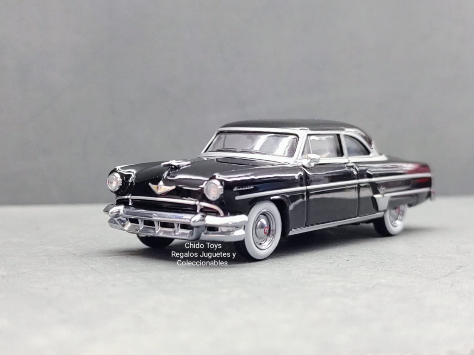 Auto a escala Mini GT, Modelo Lincoln Capri 1954 Black - Chido Toys