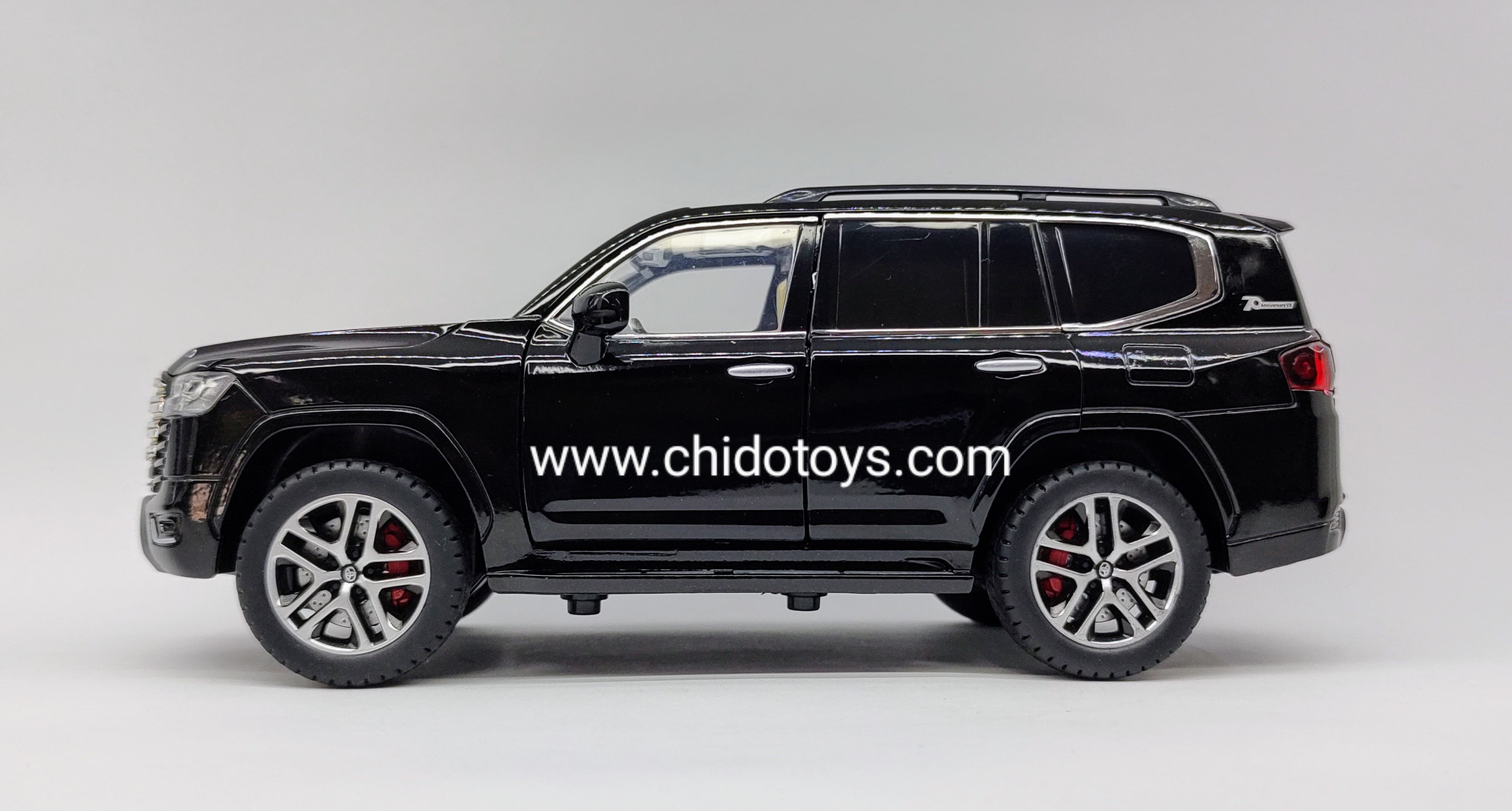 Auto a escala Toyota Land Cruiser 2023 (negro, blanco) - Chido Toys