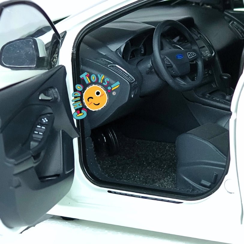 AUTOart Ford Focus RS 2016 1:18 Frozen White con aperturas - Chido Toys