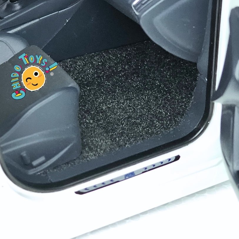AUTOart Ford Focus RS 2016 1:18 Frozen White con aperturas - Chido Toys