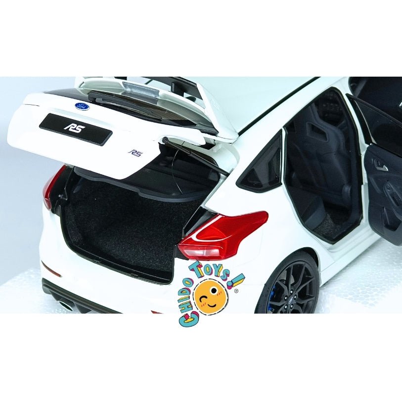 AUTOart Ford Focus RS 2016 1:18 Frozen White con aperturas - Chido Toys