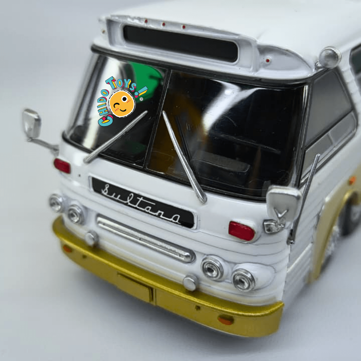 Autobús Sultana Panorámico TM 44 - 18 SP – Iconic Replicas 1:43 - Chido Toys