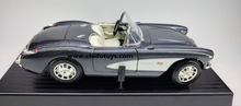 Cargar imagen en el visor de la galería, Auto a escala marca Road Tough, Modelo Chevrolet Corvette 1957
