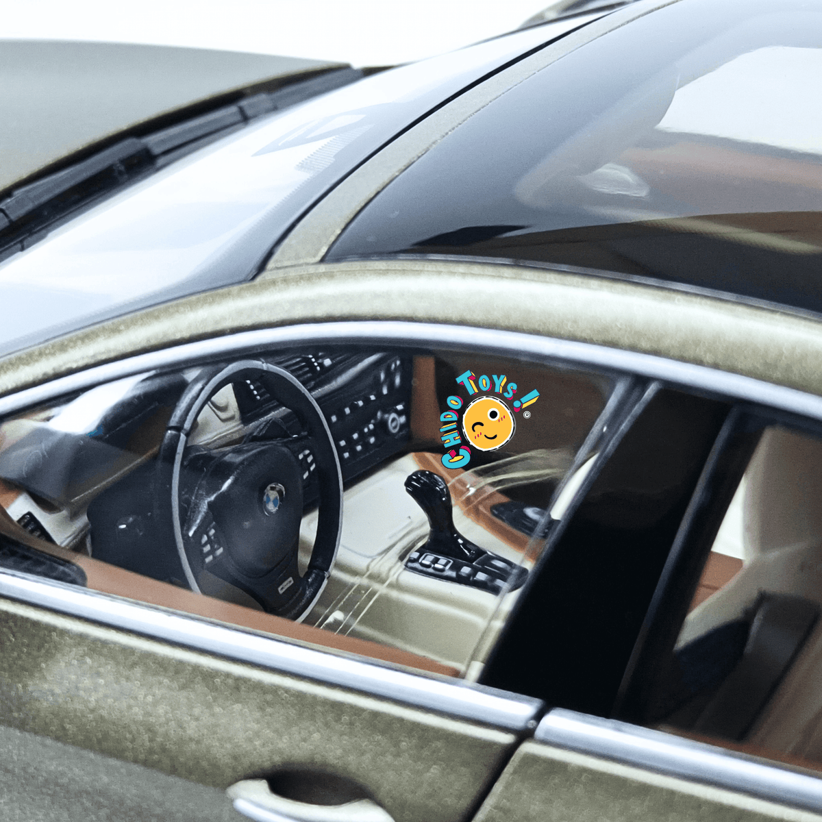 BMW 650i Gran Coupé F06 Dealer Edition 1:18 Frozen Bronze con apertura total - Chido Toys
